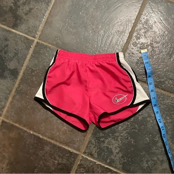 Nike Girls' Grey Logo Tee & Pink Athletic Shorts Set Size 5/6 - Picture 2 of 12